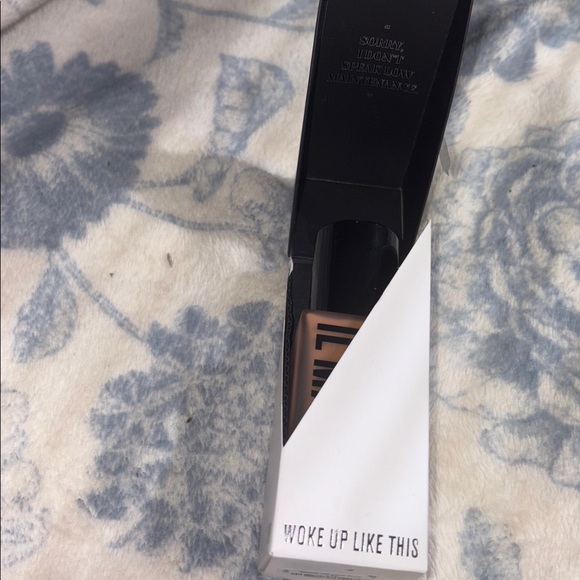 IL MAKIAGE Woke Up Like This Foundation - Picture 4 of 7